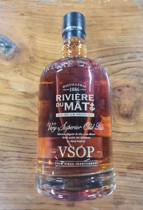 cave- nantes-riviere-du-mat-vsop-very-superior-old-pale-thum-vieux-traditionnel-de-la-reunion