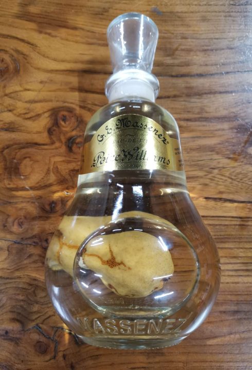 cave-nantes-eau-de-vie-de-poire-prisonniere-massenez